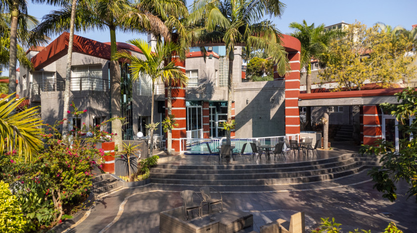 DECEASED ESTATE: Opulent Unique Home Umhlanga Property Images