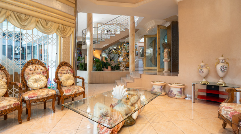 DECEASED ESTATE: Opulent Unique Home Umhlanga Property Images