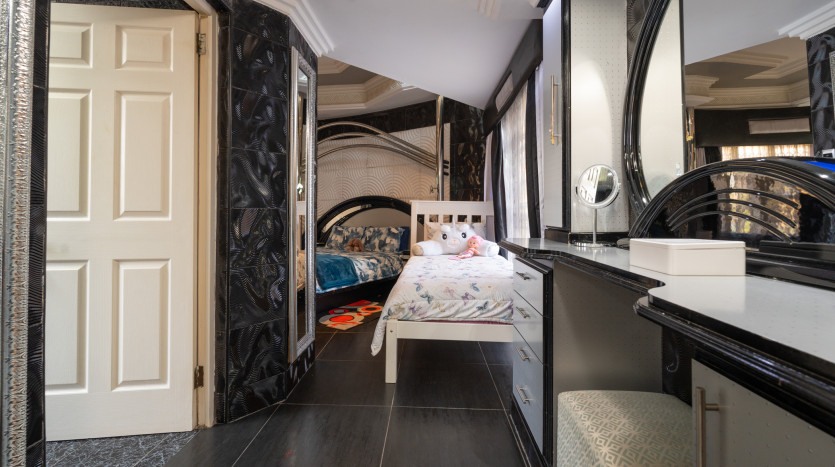 DECEASED ESTATE: Opulent Unique Home Umhlanga Property Images