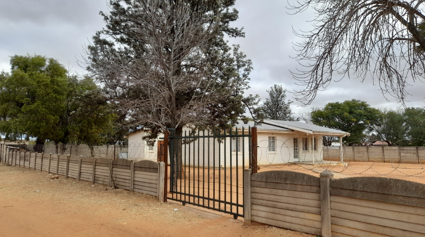 Mixed-Use Property Opportunity – Ganyesa Property Images