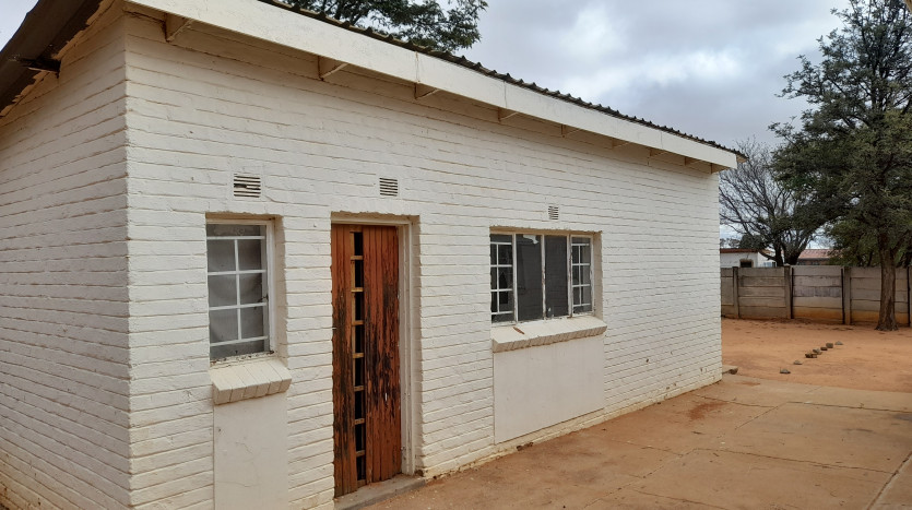 Mixed-Use Property Opportunity – Ganyesa Property Images