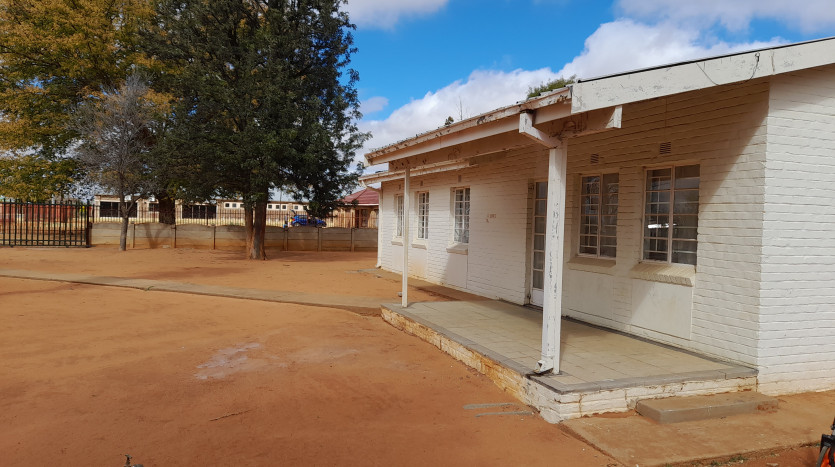 Mixed-Use Property Opportunity – Ganyesa Property Images