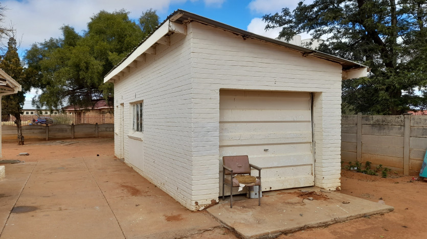 Mixed-Use Property Opportunity – Ganyesa Property Images