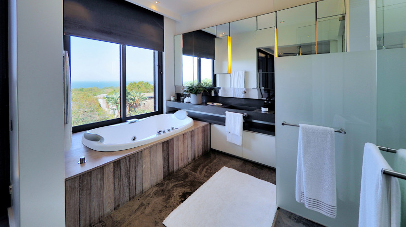 Prestigious Hawaan Forest Home with Indian Ocean Views Property Images