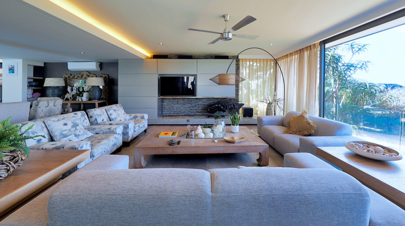 Prestigious Hawaan Forest Home with Indian Ocean Views Property Images