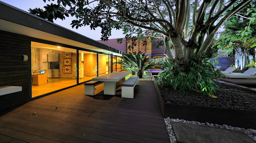 Prestigious Hawaan Forest Home with Indian Ocean Views Property Images