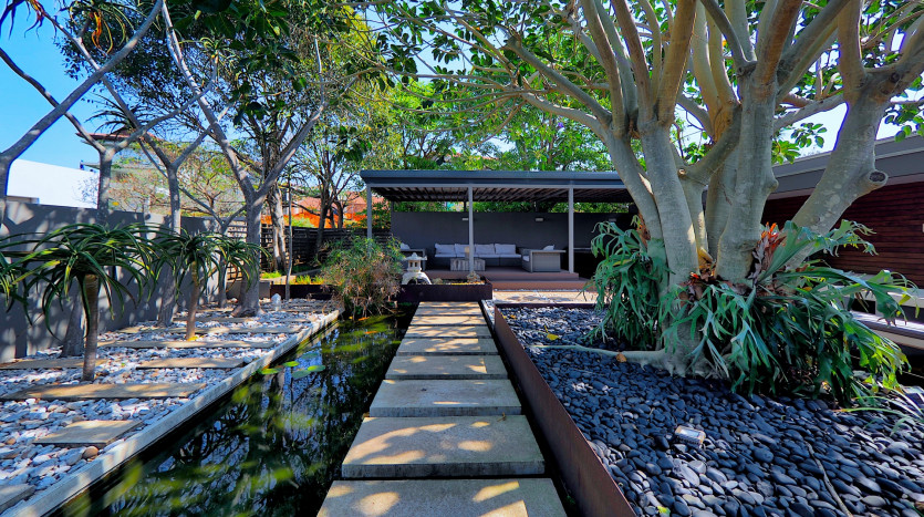 Prestigious Hawaan Forest Home with Indian Ocean Views Property Images