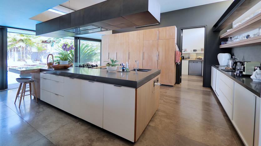 Prestigious Hawaan Forest Home with Indian Ocean Views Property Images