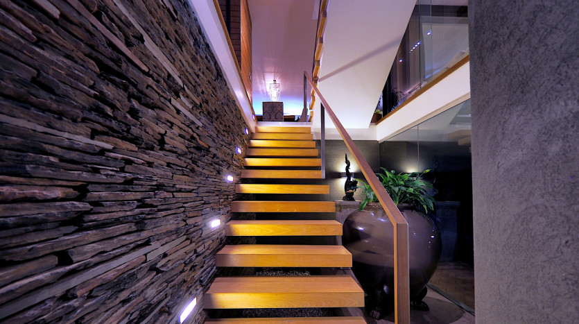 Prestigious Hawaan Forest Home with Indian Ocean Views Property Images
