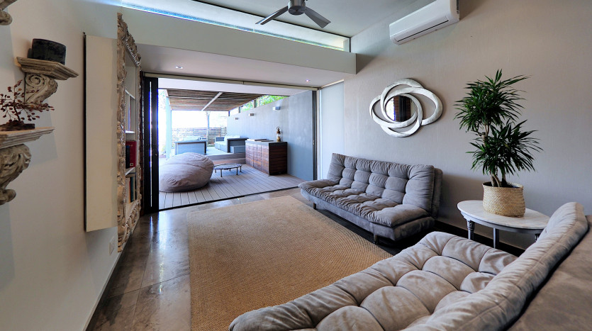 Prestigious Hawaan Forest Home with Indian Ocean Views Property Images