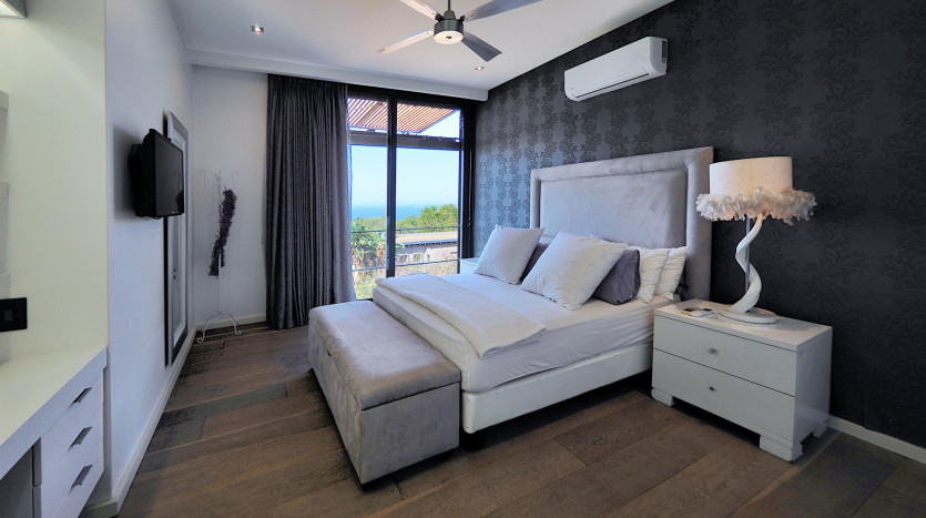 Prestigious Hawaan Forest Home with Indian Ocean Views Property Images