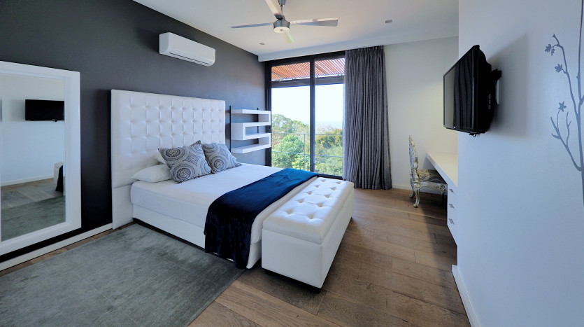 Prestigious Hawaan Forest Home with Indian Ocean Views Property Images