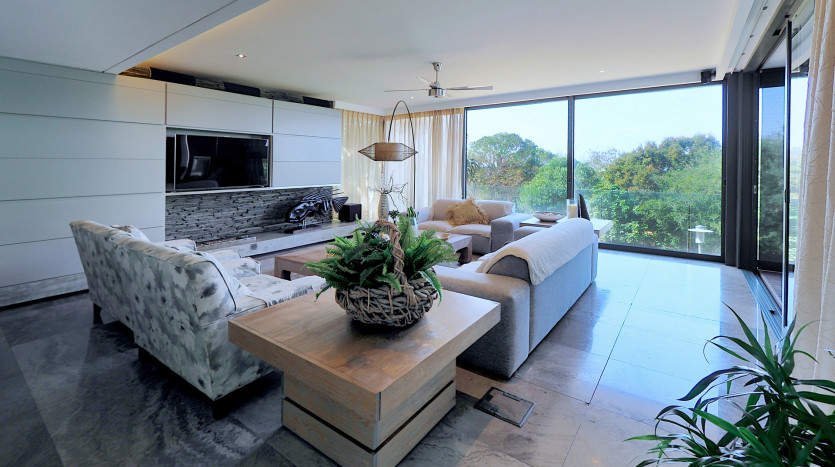 Prestigious Hawaan Forest Home with Indian Ocean Views Property Images