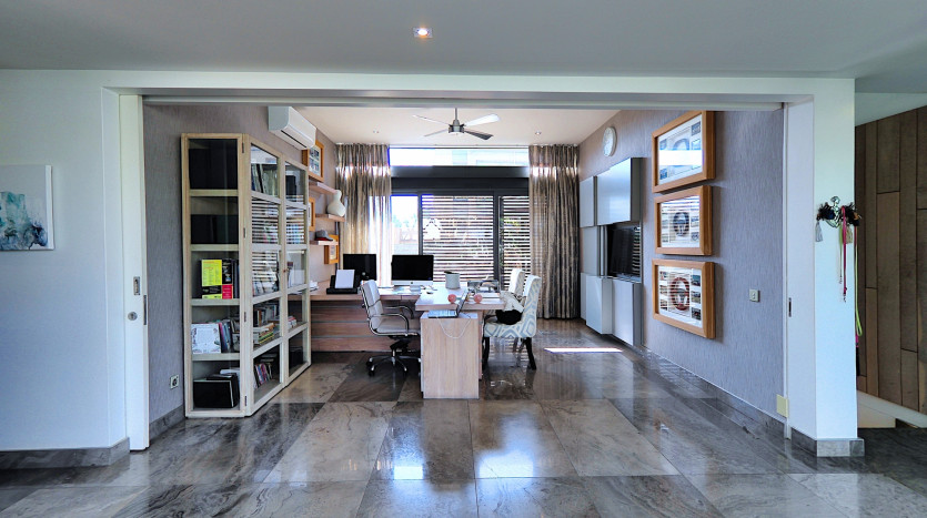 Prestigious Hawaan Forest Home with Indian Ocean Views Property Images