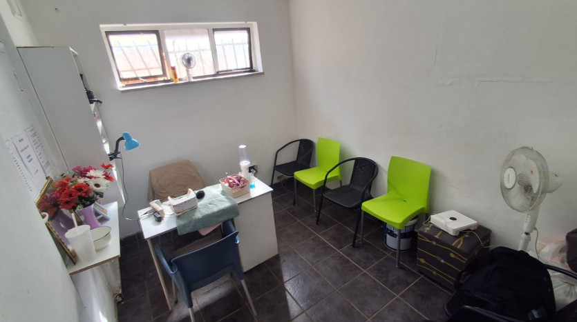 Commercial Building in Pinetown Property Images