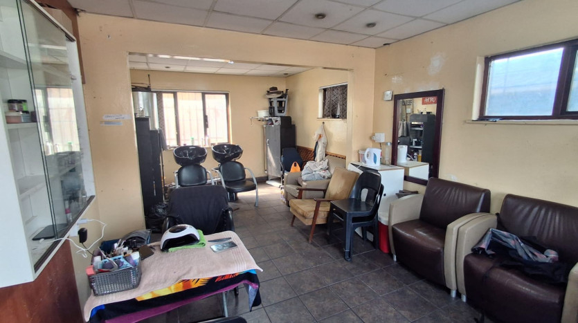 Commercial Building in Pinetown Property Images