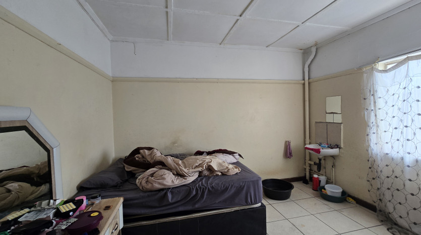 PORTFOLIO DISPOSAL: 79 Flats & Ground Floor Commercial In The Heart Of Durban CBD Property Images