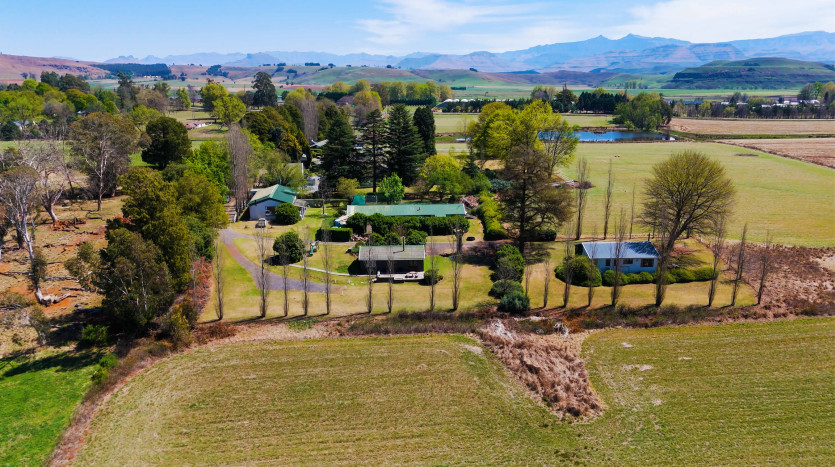 Picturesque Country Estate Property Images