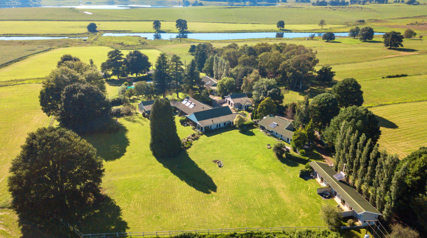 Picturesque Country Estate Property Lead Image