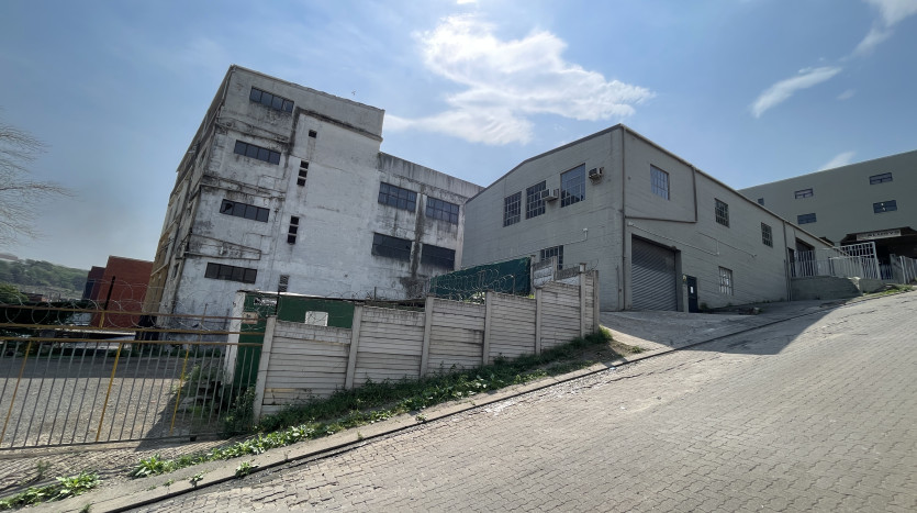 Large Warehouse In Briardene Property Images
