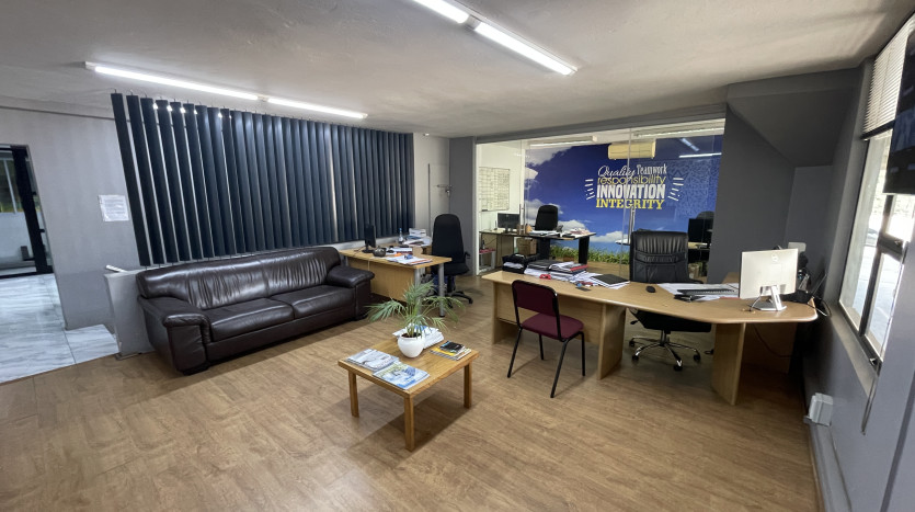 Well Situated Briardene Mini-Factory Property Images