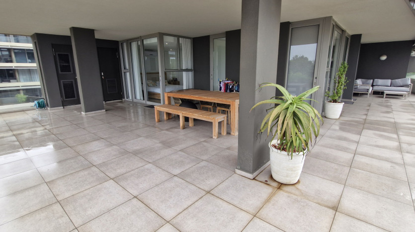 Luxury Coastal Lifestyle Apartment Property Images