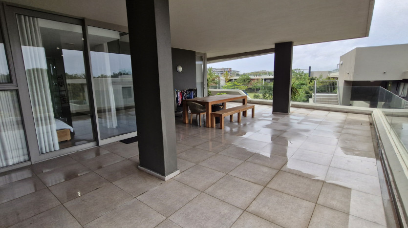 Luxury Coastal Lifestyle Apartment Property Images