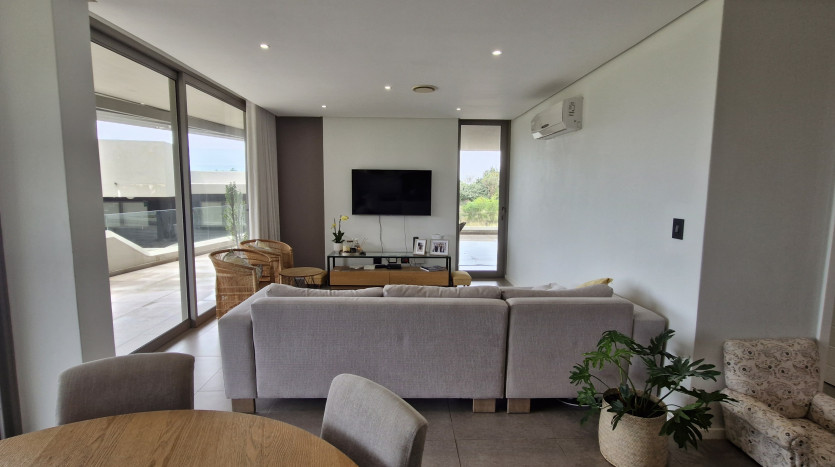 Luxury Coastal Lifestyle Apartment Property Images