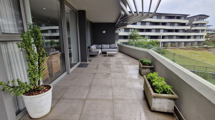 Luxury Coastal Lifestyle Apartment Property Images