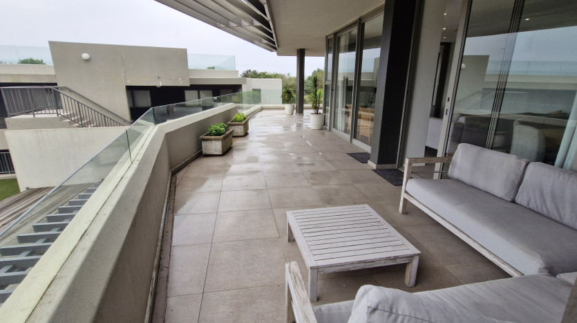 Luxury Coastal Lifestyle Apartment Property Images