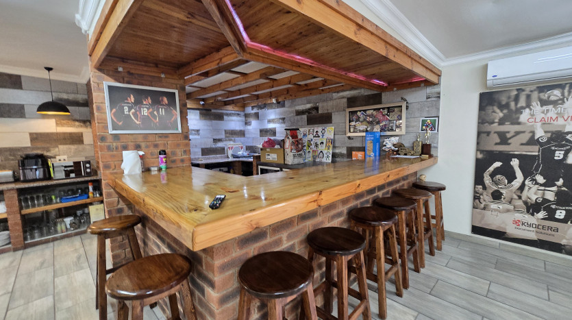 Corner Property with Offices & Storage Property Images