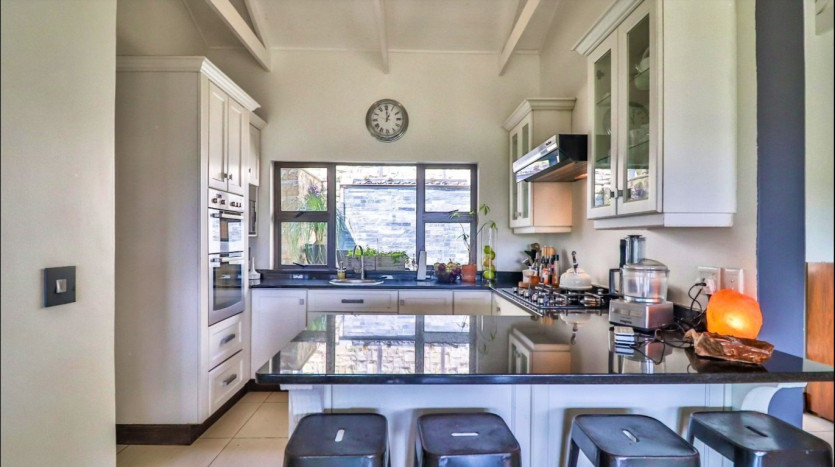 Elegant Coastal Estate Home with Scenic Views Property Images