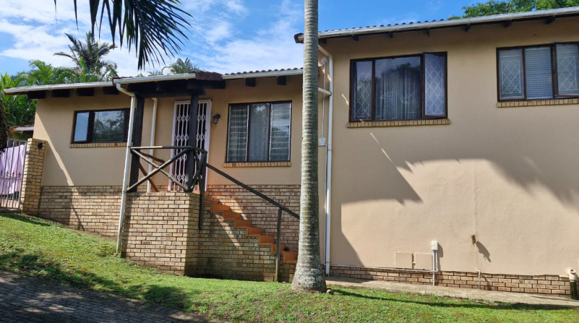 Pet-Friendly 4 Bed Family Home in Amanzimtoti Property Images