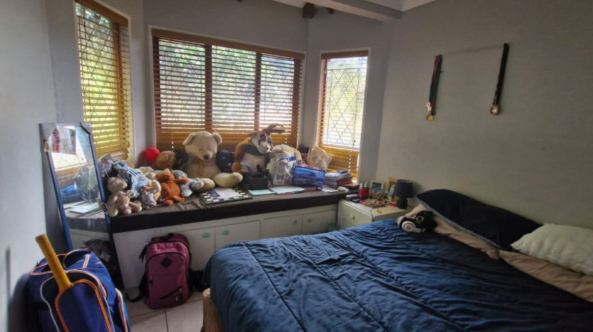 Pet-Friendly 4 Bed Family Home in Amanzimtoti Property Images