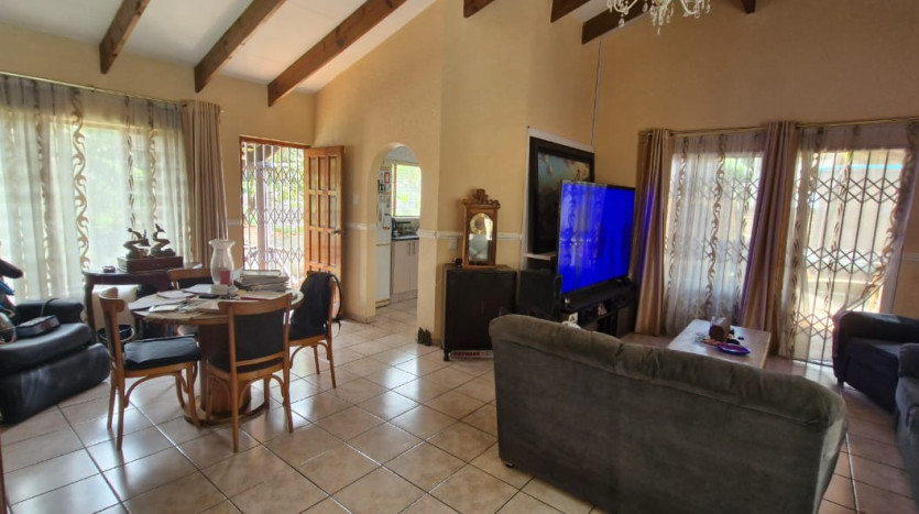 Pet-Friendly 4 Bed Family Home in Amanzimtoti Property Images