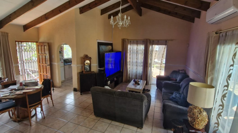 Pet-Friendly 4 Bed Family Home in Amanzimtoti Property Images