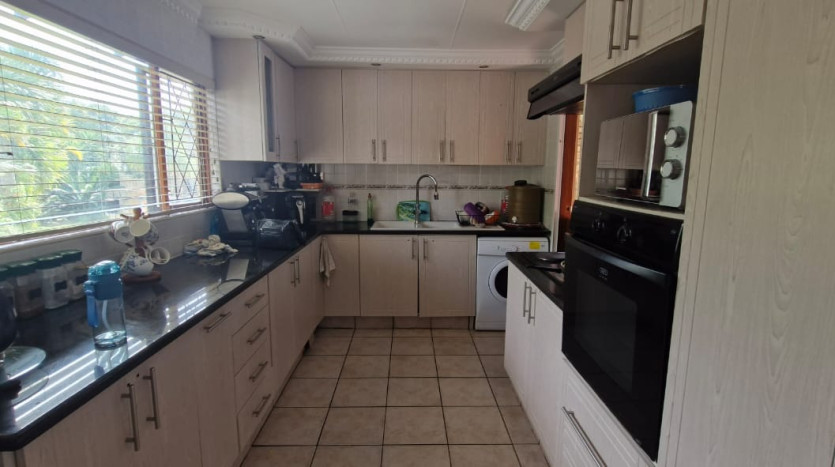 Pet-Friendly 4 Bed Family Home in Amanzimtoti Property Images