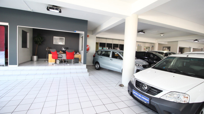 Prime Commercial Property – High Visibility Corner Location Property Images