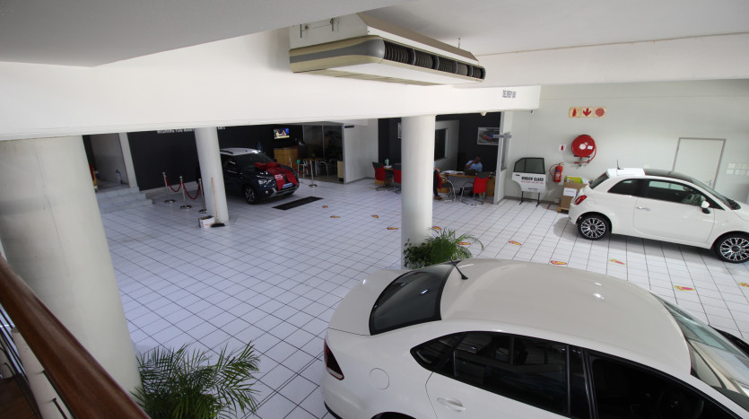 Prime Commercial Property – High Visibility Corner Location Property Images