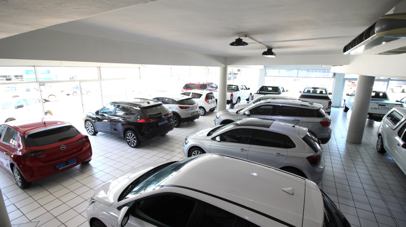 Prime Commercial Property – High Visibility Corner Location Property Images