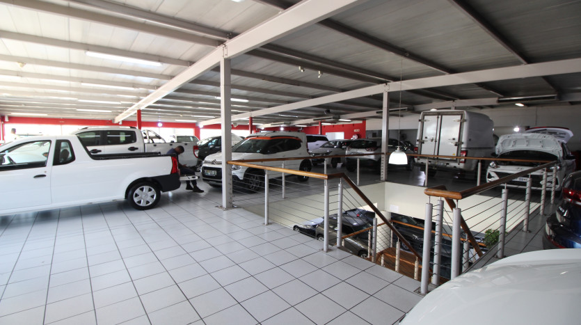 Prime Commercial Property – High Visibility Corner Location Property Images