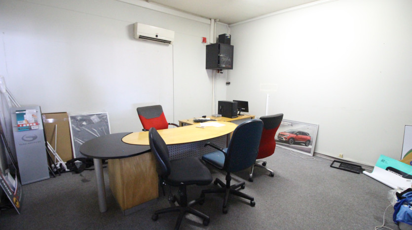 Prime Commercial Property – High Visibility Corner Location Property Images