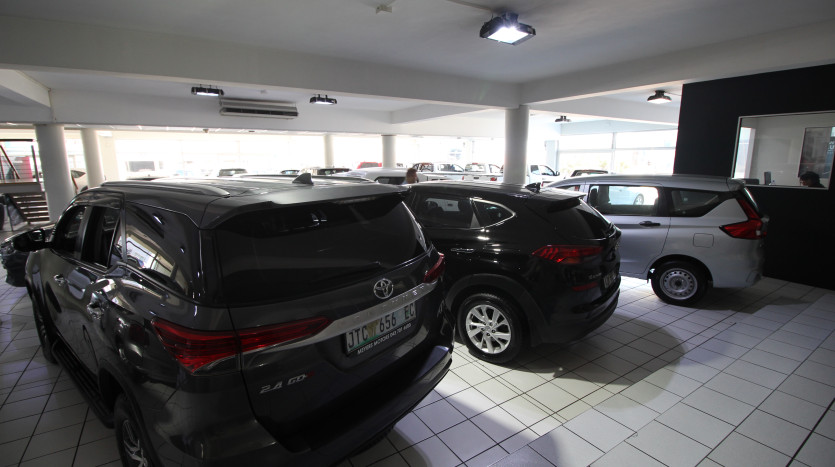 Prime Commercial Property – High Visibility Corner Location Property Images