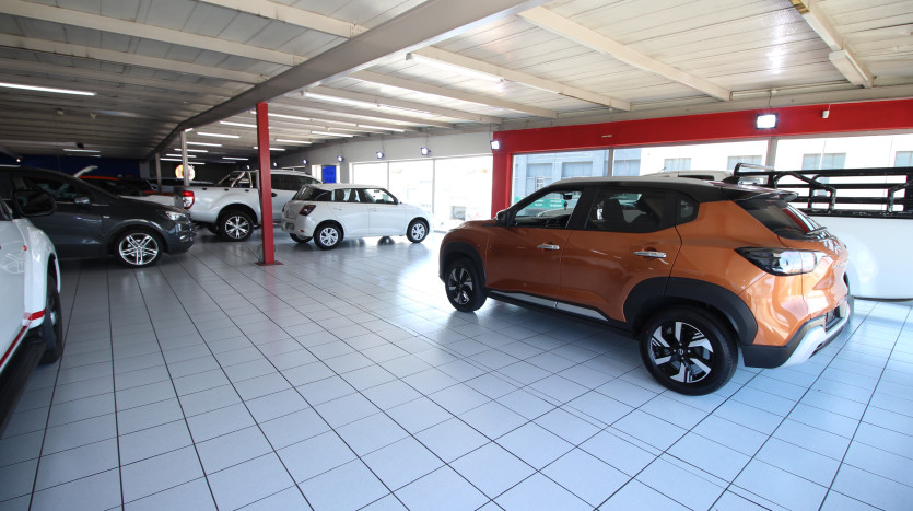 Prime Commercial Property – High Visibility Corner Location Property Images