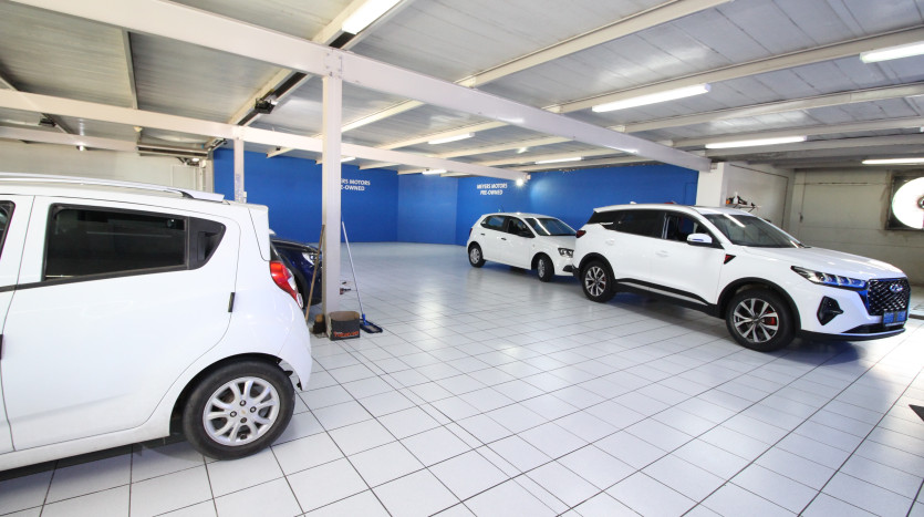 Prime Commercial Property – High Visibility Corner Location Property Images