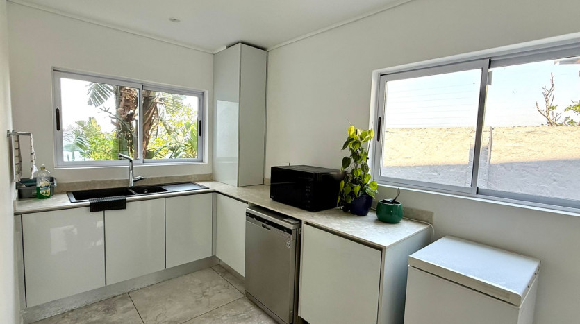 Luxury Coastal Home Overlooking Indian Ocean Property Images