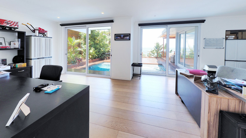 Luxury Coastal Home Overlooking Indian Ocean Property Images