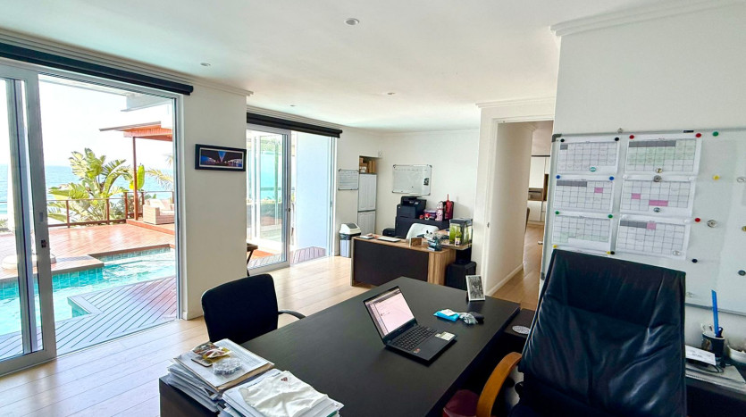 Luxury Coastal Home Overlooking Indian Ocean Property Images