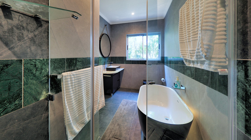 Luxury Coastal Home Overlooking Indian Ocean Property Images