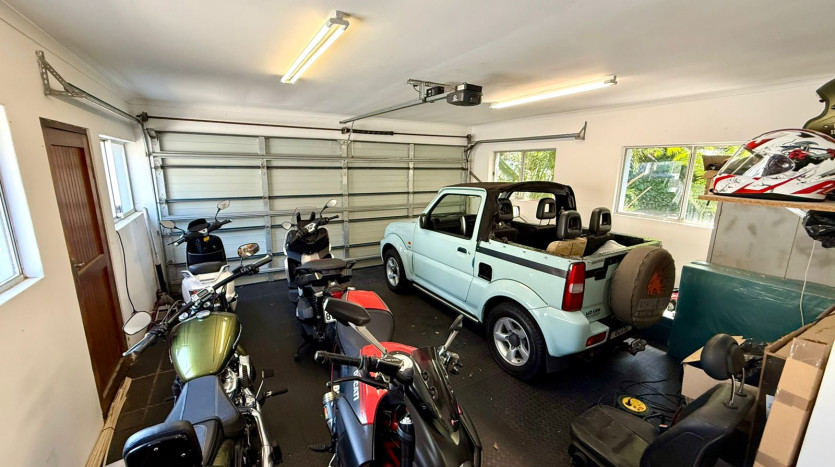 Luxury Coastal Home Overlooking Indian Ocean Property Images